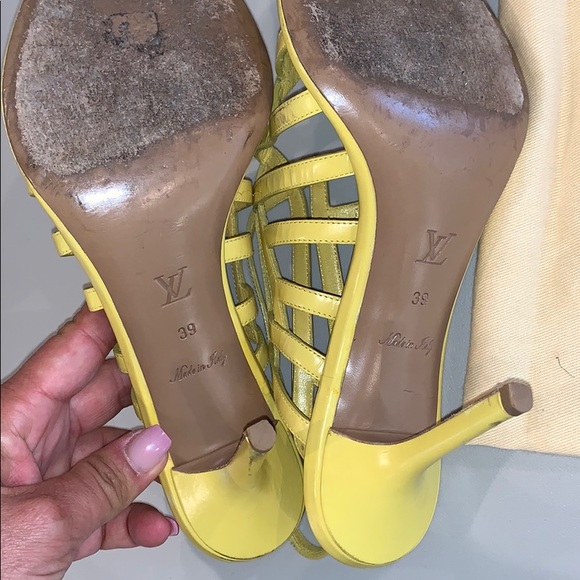 Louis Vuitton yellow sandals size 39 - Picture 2 of 3